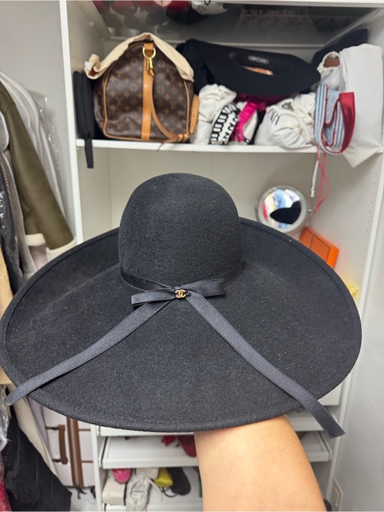 CHANEL Accessories - Chanel Black Wide-Brim Wool Hat - with tag